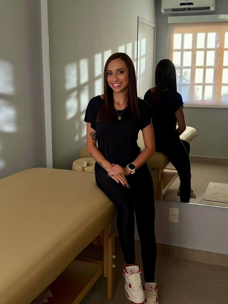 Thayná, massoterapeuta e esteticista